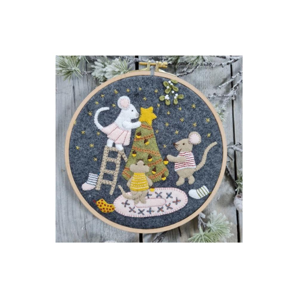 Christmas with the Mouse Family Embroidery Kit