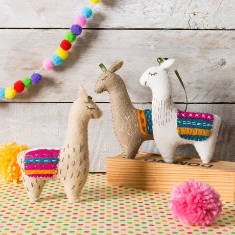 Llamas Felt Craft Kit